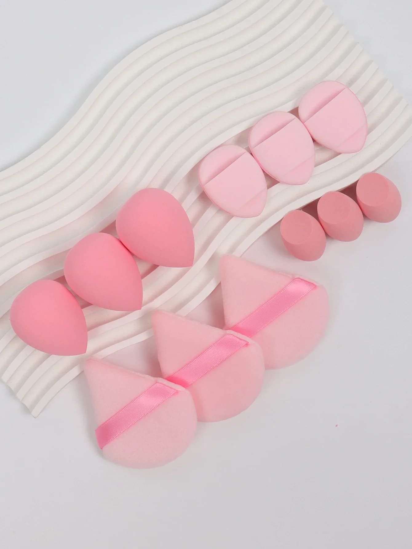 GlowKiss A 12 Piece Set of Versatile Makeup Sponges thumbnail 2